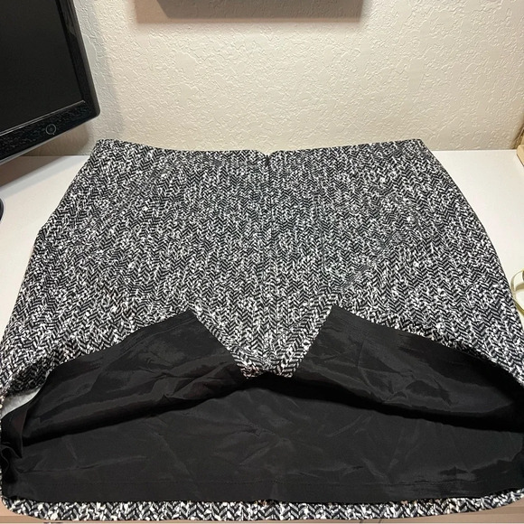 Express Womens Size 12 Black & White Abstract Print Back Zip Straight Skirt EUC - Picture 10 of 13